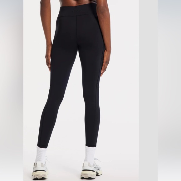 Bandier Center Stage Pocket Legging - Picture 2 of 7